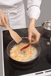 Приготовление блюда по рецепту - Суп молочный с капустой и помидорами. Шаг 1